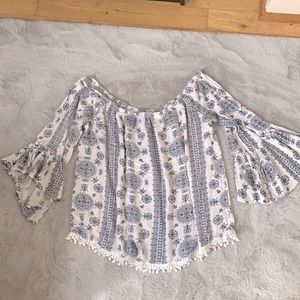 Off the shoulders top!! White and blue pattern! XL